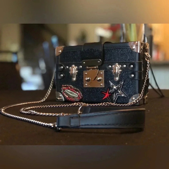 Black Urban Revivo Small Chain strap purse shoulder bag in Good Condition - Picture 1 of 11